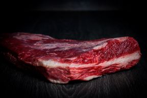 Bestes Brisket für American BBQ im smoker low&slow online bestellen. Perfekt pariert, super zart.