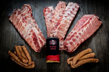 Baby Back Grillparty Paket: 3kg Baby Back Spareribs mit 12X Salsiccia Bratwürsten und Pure BBQ Rub von Udenheim BBQ