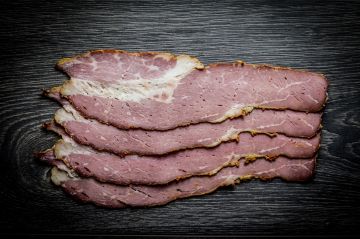 New York Pastrami in Scheiben online bestellen. Handwerklich hergestellt von Yourbeef.
