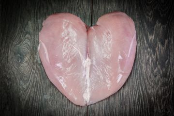 Hähnchenbrust online kaufen. Frisch versendet und sicher & gekühlt zugestellt.