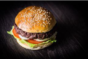 Burger Patties & Buns online bestellen - kreiere Deinen Mega Burger! Frisch & online vom Metzger!