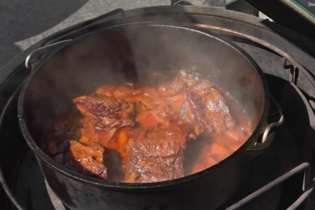 BEEF SHORT RIBS aus dem DUTCH OVEN