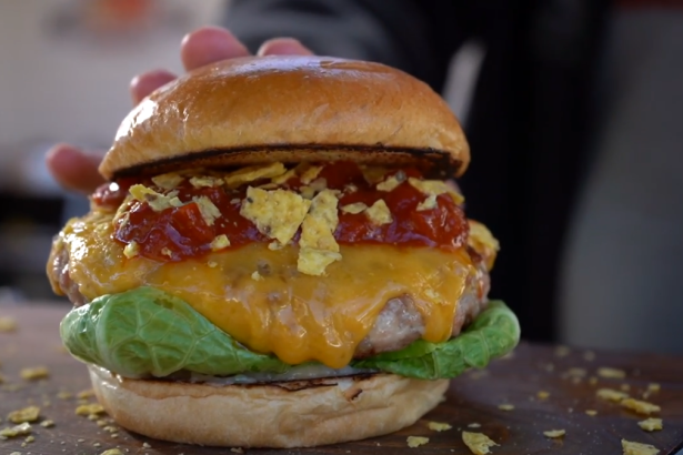  Kachelfleisch Burger mit Zwiebeln und Champignons