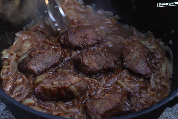 Schweinebäckchen aus dem Dutch Oven