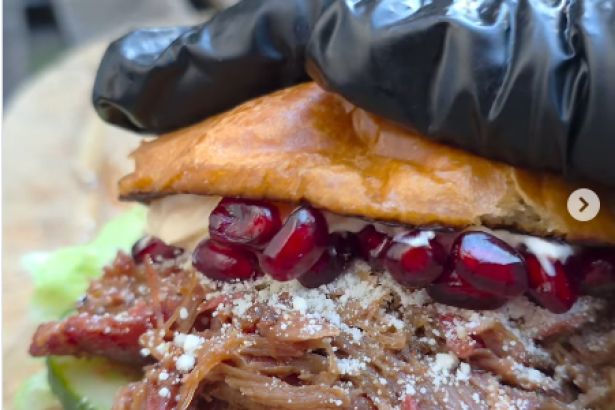 Gezupfte Schweinebäckchen-Burger